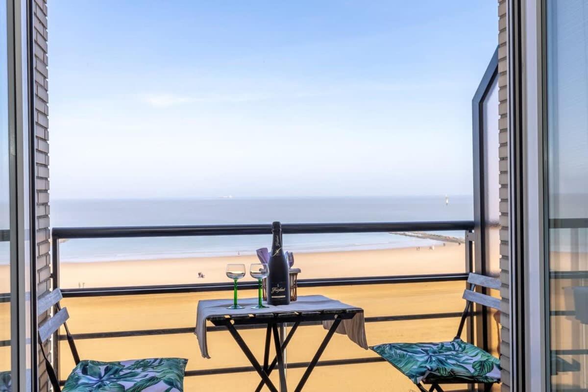Huswell - Beautiful Spacious Studio With Frontal Sea View Knokke-Heist Exterior foto