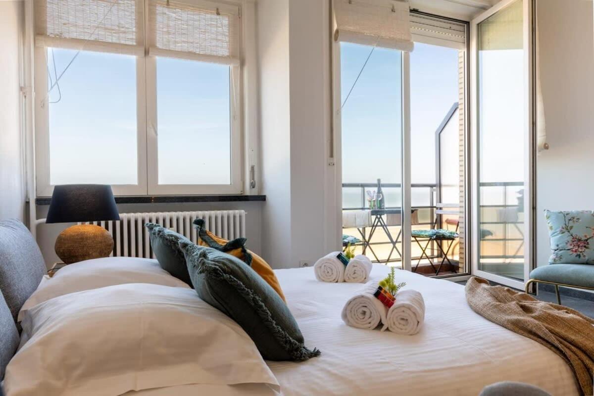 Huswell - Beautiful Spacious Studio With Frontal Sea View Knokke-Heist Exterior foto